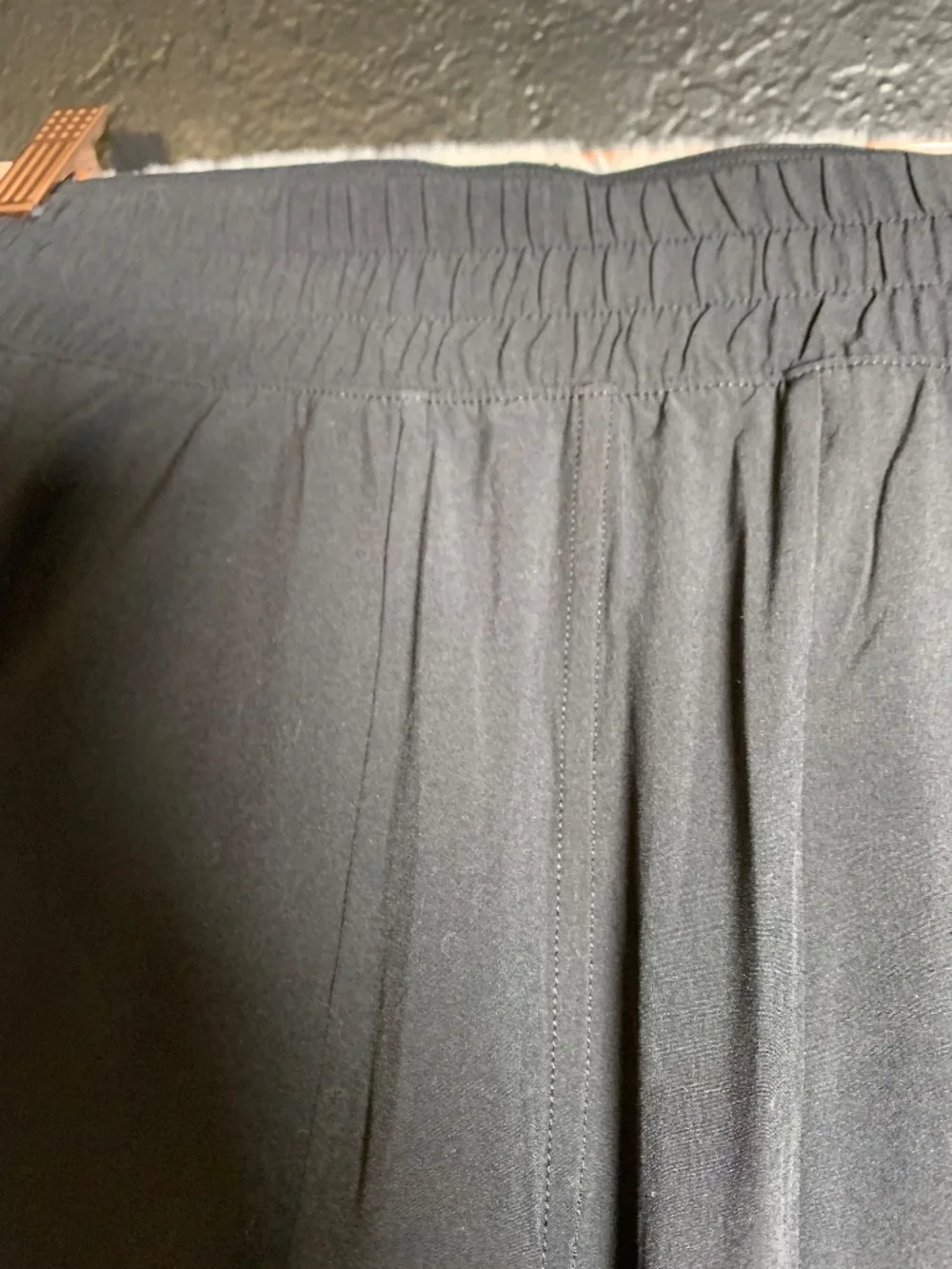 Lululemon black loose fit elastic waist athletic pant sz 6